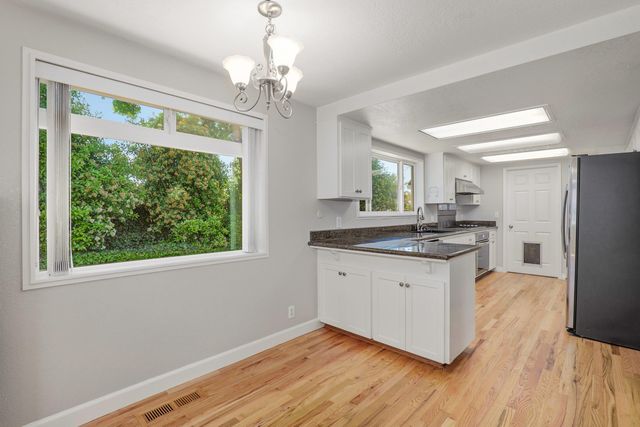 1089 Brookdale Avenue, Medford, OR 97504