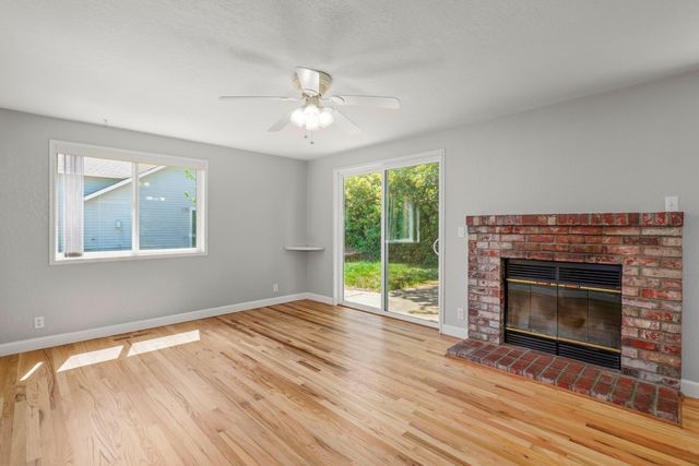 1089 Brookdale Avenue, Medford, OR 97504