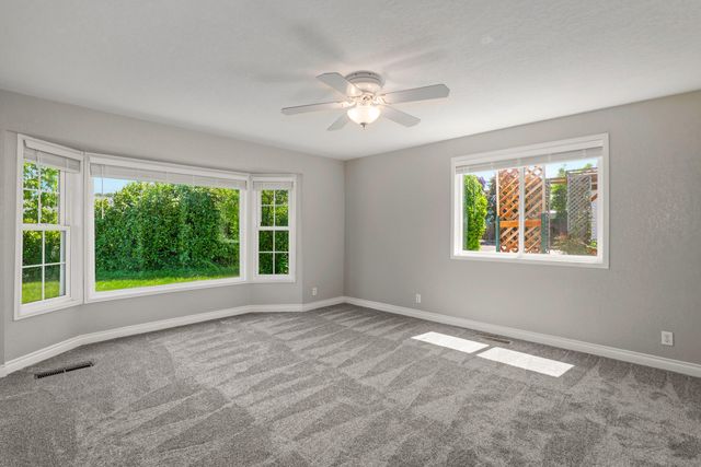 1089 Brookdale Avenue, Medford, OR 97504