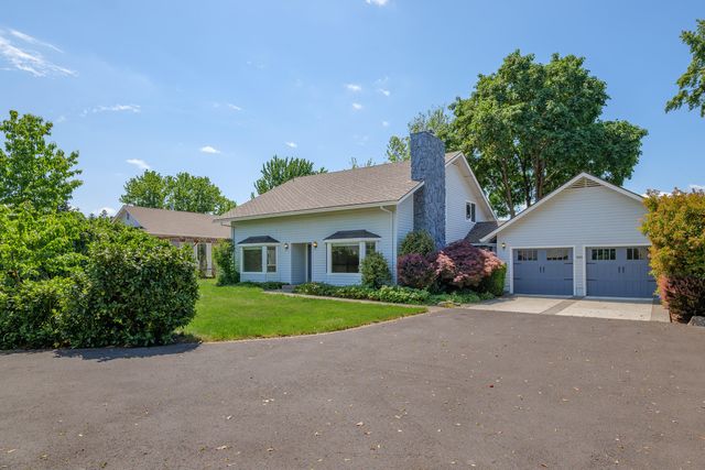 1089 Brookdale Avenue, Medford, OR 97504