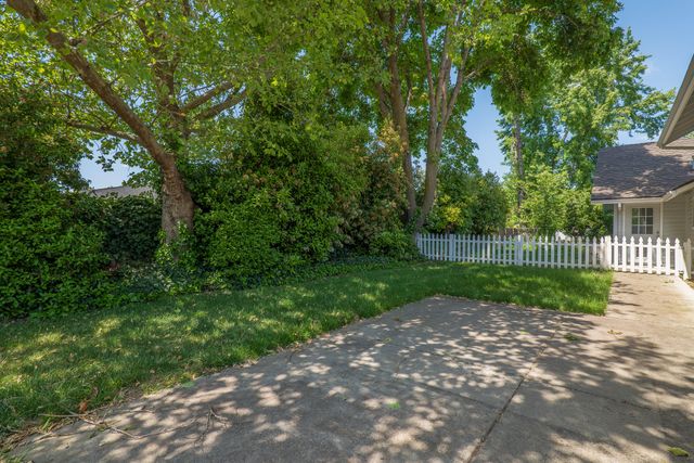 1089 Brookdale Avenue, Medford, OR 97504