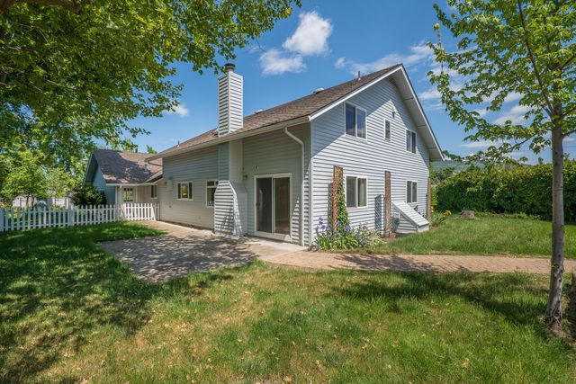 1089 Brookdale Avenue, Medford, OR 97504