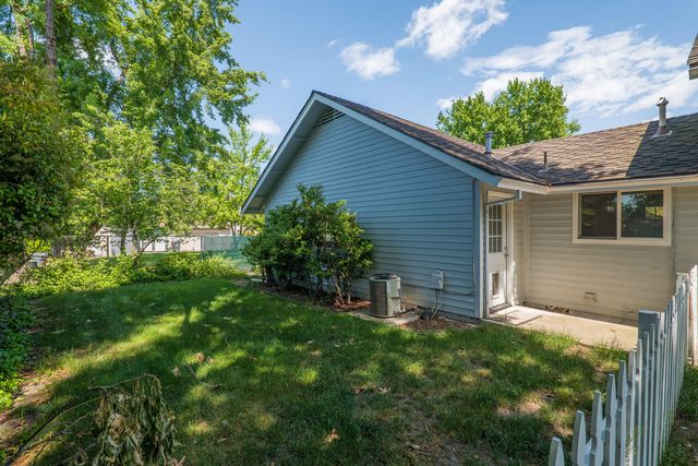1089 Brookdale Avenue, Medford, OR 97504