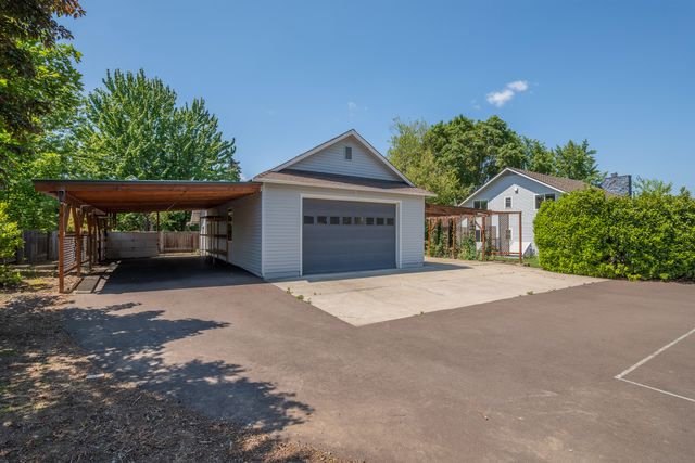 1089 Brookdale Avenue, Medford, OR 97504