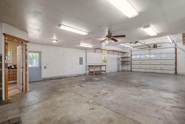 1089 Brookdale Avenue, Medford, OR 97504