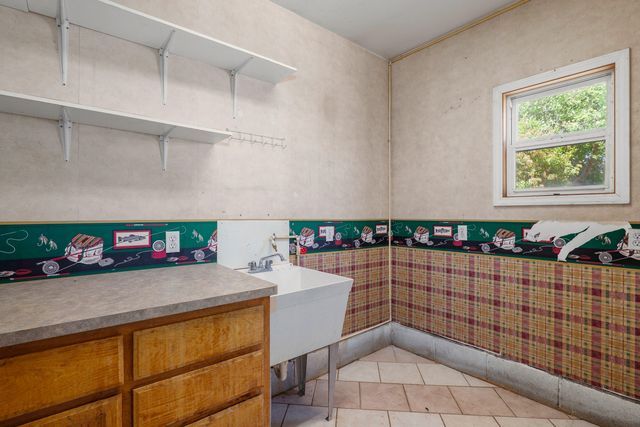 1089 Brookdale Avenue, Medford, OR 97504