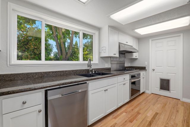 1089 Brookdale Avenue, Medford, OR 97504