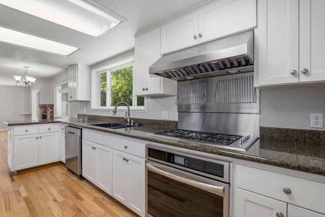 1089 Brookdale Avenue, Medford, OR 97504