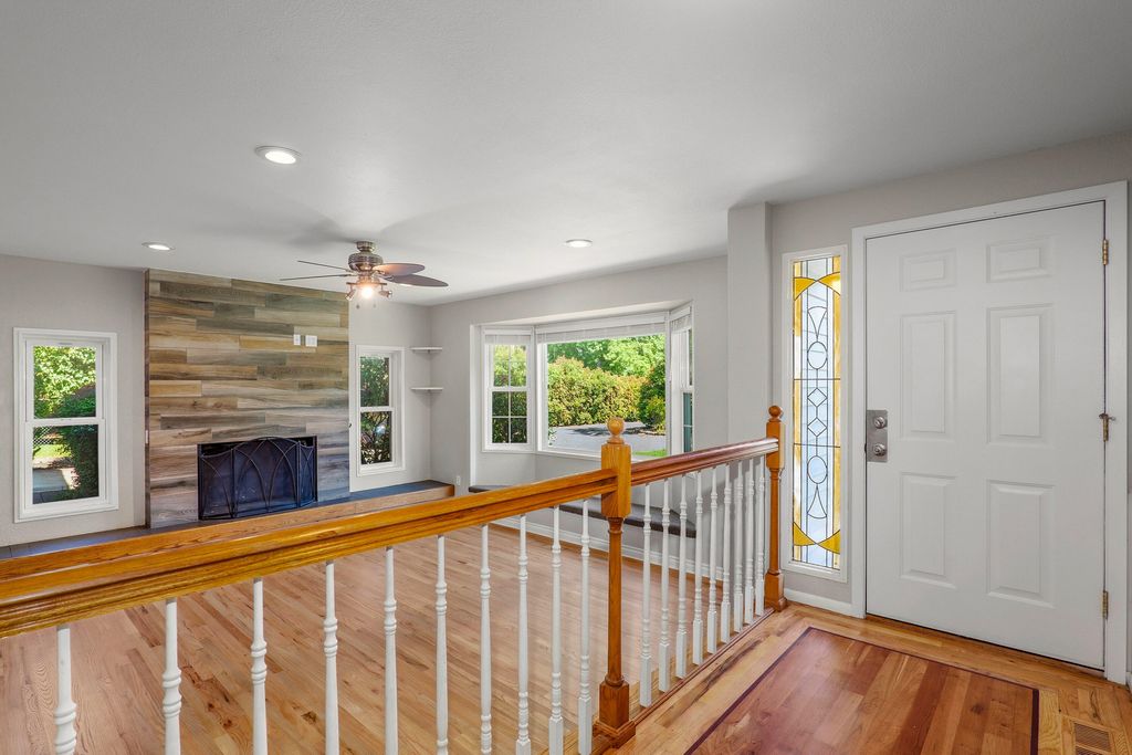 1089 Brookdale Avenue, Medford, OR 97504