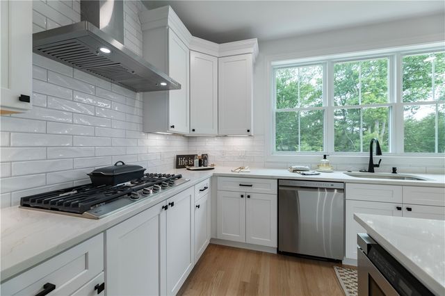 9 Stoneridge Road, Smithfield, RI 02917