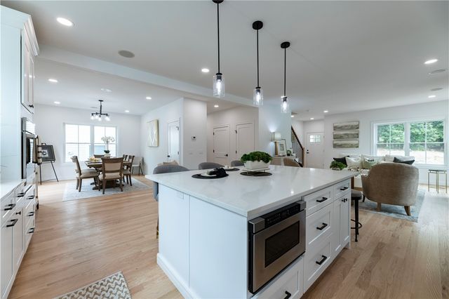 9 Stoneridge Road, Smithfield, RI 02917