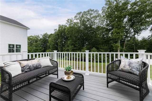 9 Stoneridge Road, Smithfield, RI 02917
