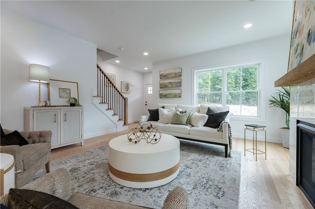 9 Stoneridge Road, Smithfield, RI 02917