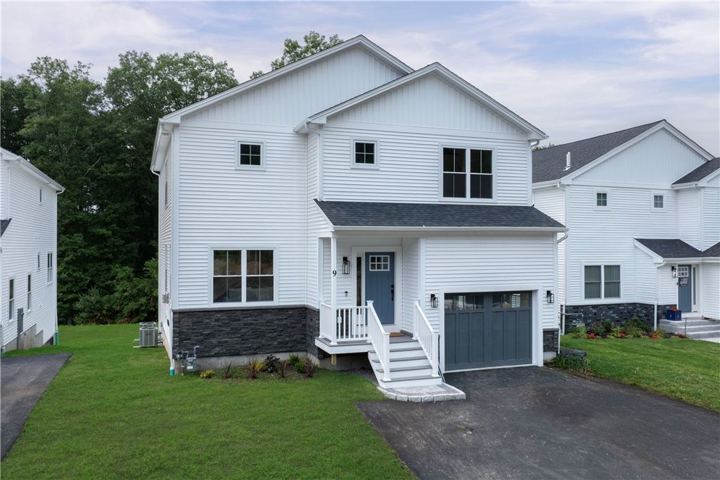 9 Stoneridge Road, Smithfield, RI 02917