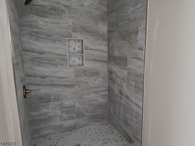 481 Windemere Ave, Mount Arlington Boro, NJ 07856