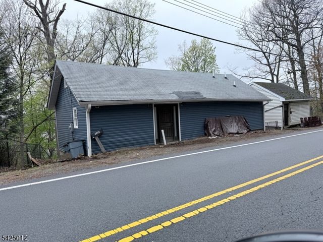 481 Windemere Ave, Mount Arlington Boro, NJ 07856