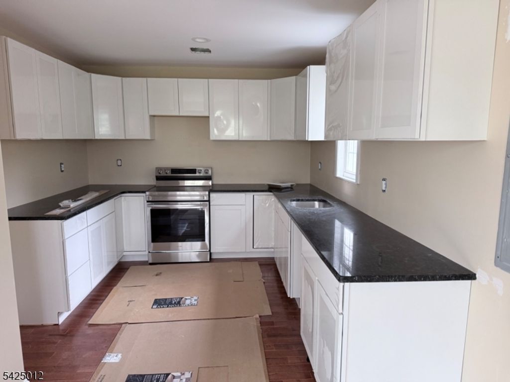 481 Windemere Ave, Mount Arlington Boro, NJ 07856