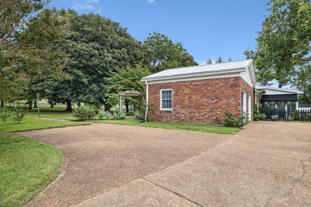 2641 Buckner Rd, Thompsons Station, TN 37179