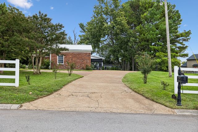 2641 Buckner Rd, Thompsons Station, TN 37179