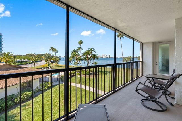 100 OAKMONT LANE 301, Belleair, FL 33756