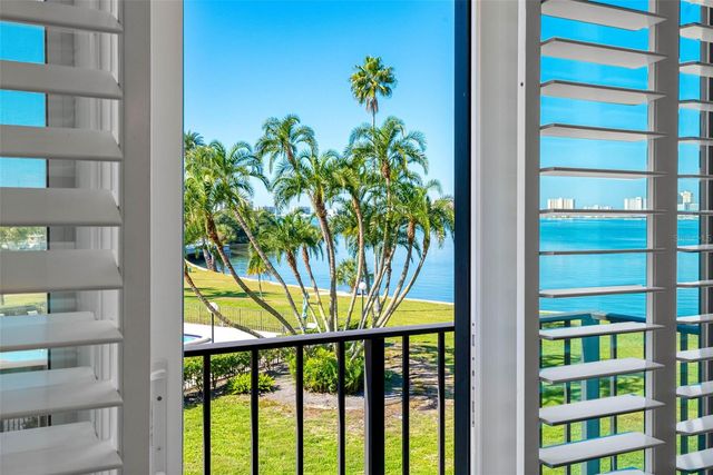 100 OAKMONT LANE 301, Belleair, FL 33756