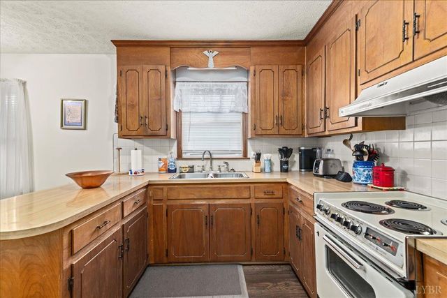 134 Hunt Club Dr, Madison Heights, VA 24572