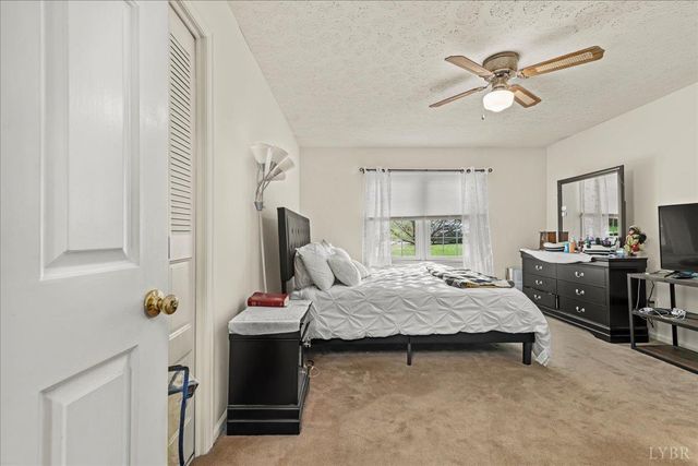 134 Hunt Club Dr, Madison Heights, VA 24572