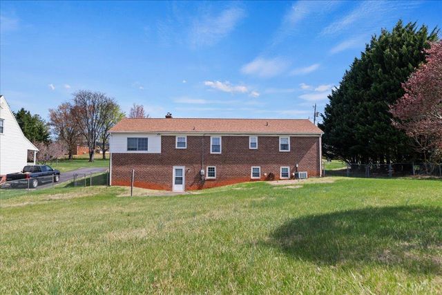134 Hunt Club Dr, Madison Heights, VA 24572
