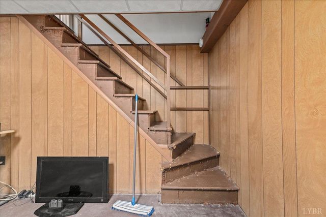 134 Hunt Club Dr, Madison Heights, VA 24572