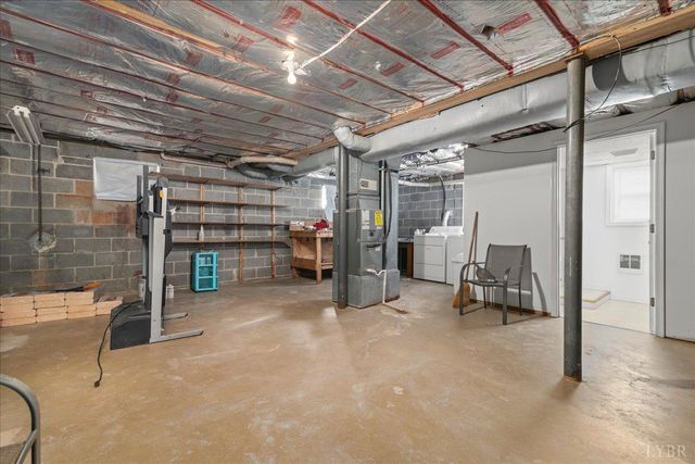 134 Hunt Club Dr, Madison Heights, VA 24572