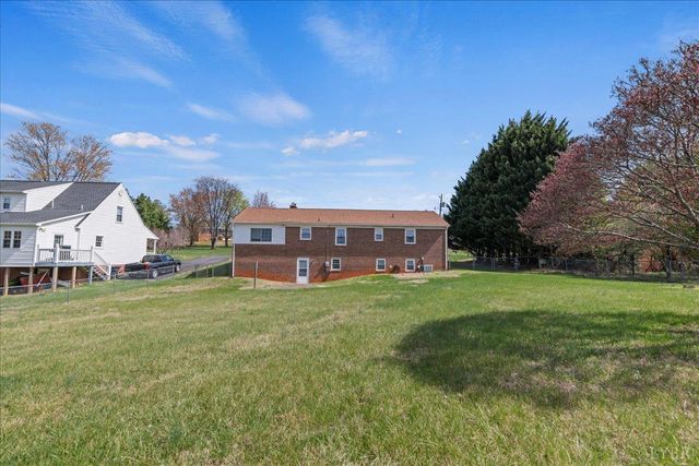 134 Hunt Club Dr, Madison Heights, VA 24572