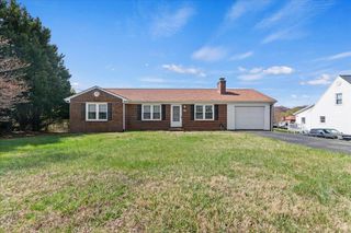 134 Hunt Club Dr, Madison Heights, VA 24572