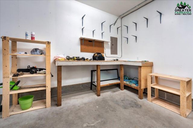 809 ANDREW STREET, Fairbanks, AK 99701