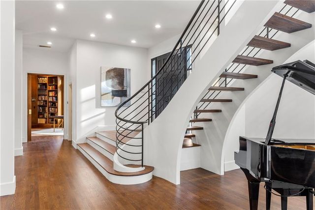 35 Robin Hood NE Road, Atlanta, GA 30309