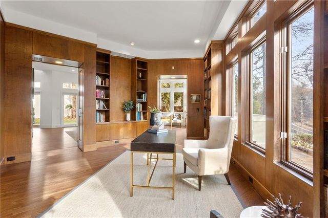 35 Robin Hood NE Road, Atlanta, GA 30309