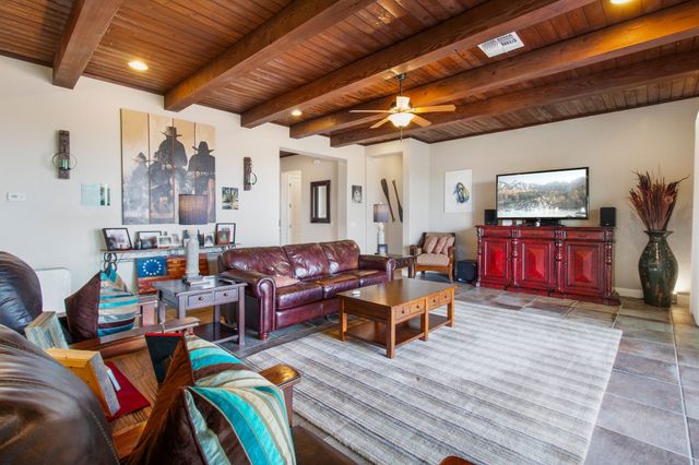 4719 Las Plazuelas, Santa Fe, NM 87507