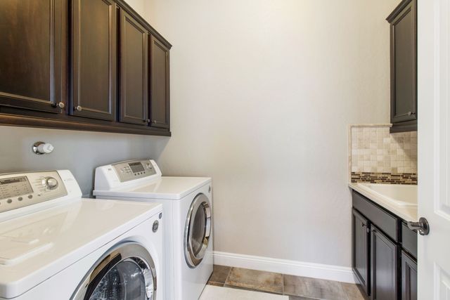 4719 Las Plazuelas, Santa Fe, NM 87507