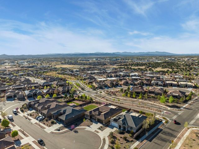 4719 Las Plazuelas, Santa Fe, NM 87507