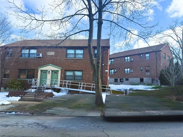 61-21 245th Place Lower, Douglaston, NY 11362