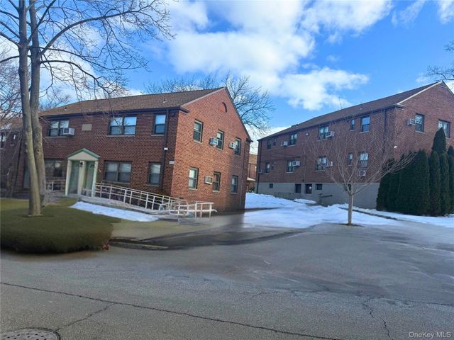 61-21 245th Place Lower, Douglaston, NY 11362