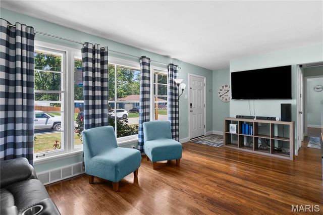 210 Eldorado Drive, Florissant, MO 63031