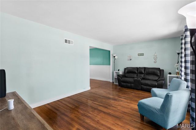 210 Eldorado Drive, Florissant, MO 63031
