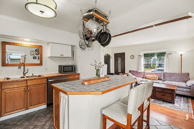 27623 Brettonwoods Street, Madison Heights, MI 48071