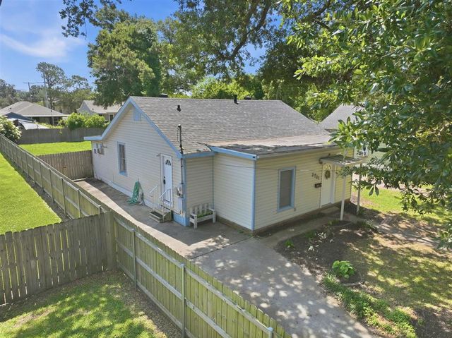 2721 Louisiana Avenue, Lake Charles, LA 70601