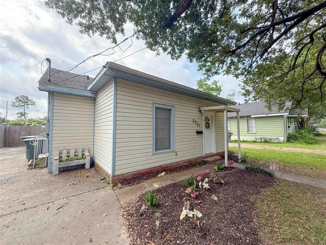 2721 Louisiana Avenue, Lake Charles, LA 70601