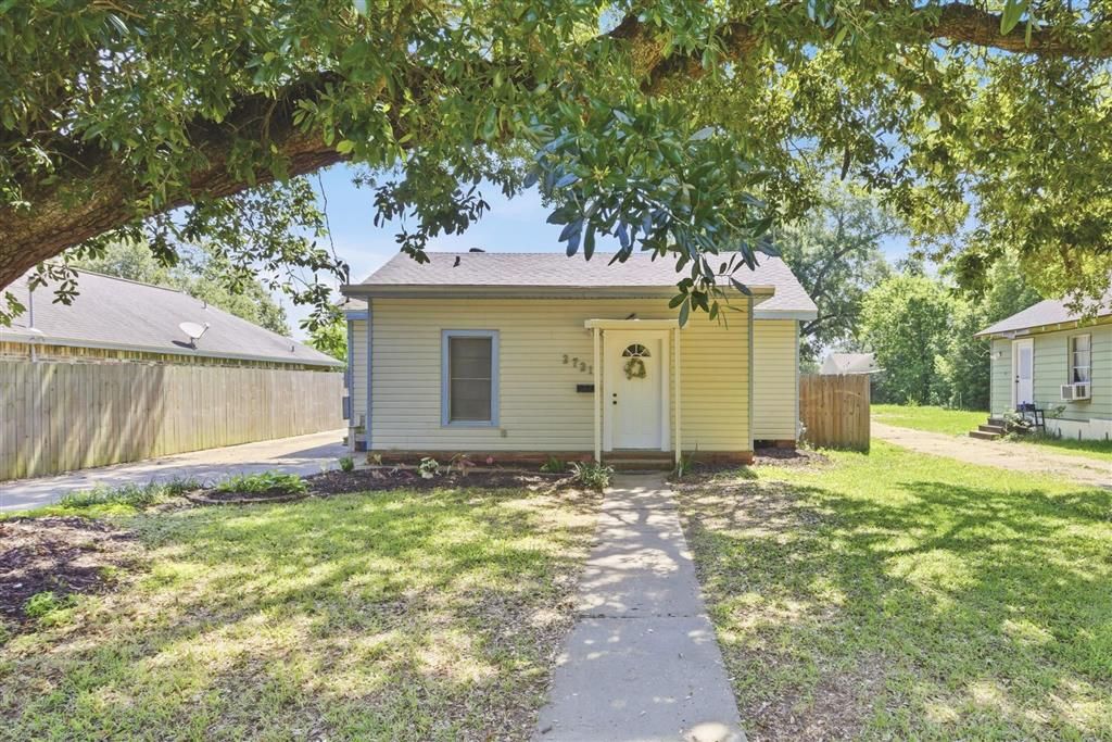 2721 Louisiana Avenue, Lake Charles, LA 70601