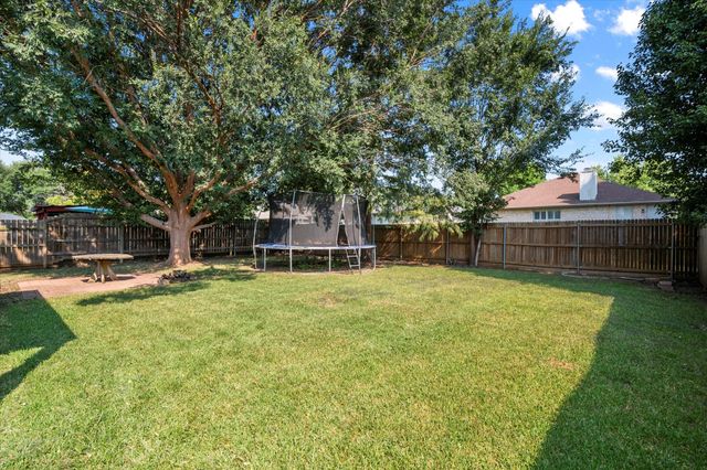 2801 Kempton Drive, Arlington, TX 76001