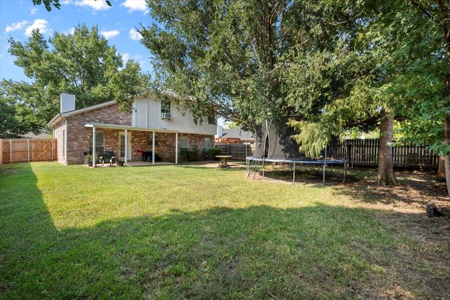 2801 Kempton Drive, Arlington, TX 76001