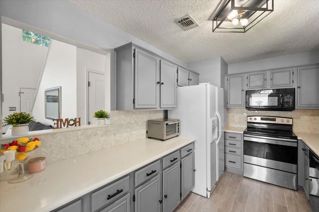2801 Kempton Drive, Arlington, TX 76001
