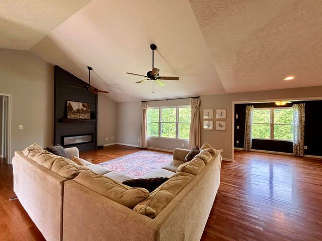 225 Maple Ridge Street, Crittenden, KY 41030